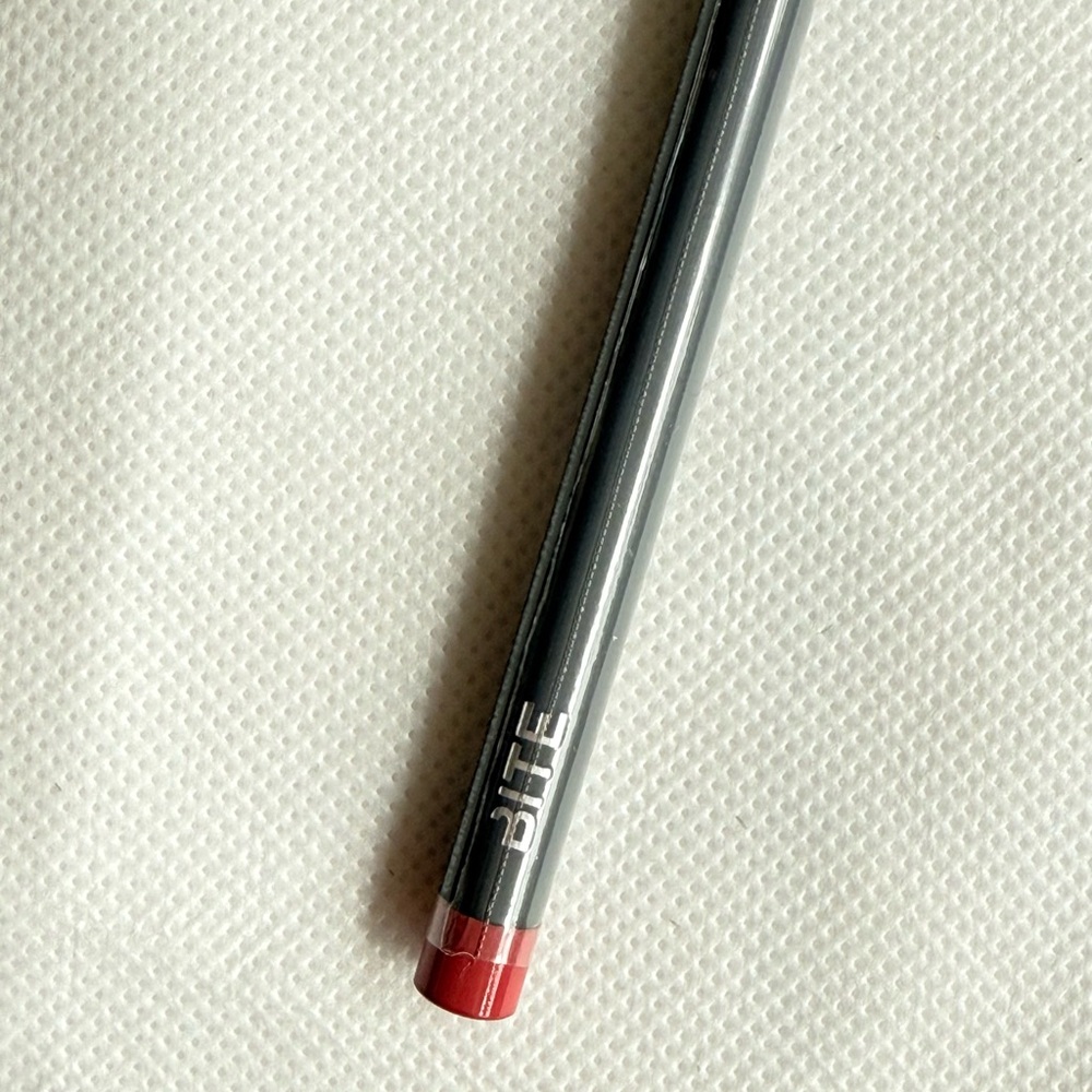 NWT Bite Beauty Lip Pencil, Shade 030 (Rosy Plum) - Picture 5 of 6